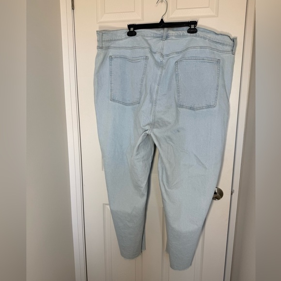 Old Navy Sky- Hi Straight High Rise Distressed secret smooth jeans- size 28 NWOT - Picture 8 of 9